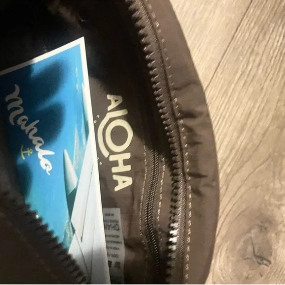 ALOHA Collection Le Tour crossbody bag - Picture 3 of 4